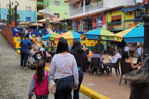 GUATAPE PIEDRA DEL PEÑOL (11)